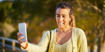 Level Up Your Selfie Game: 4 Posing Secrets from Influencers - Cover Image